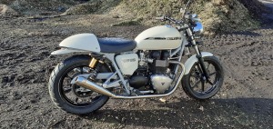 Se Bonnie from Triumph Custom Parts